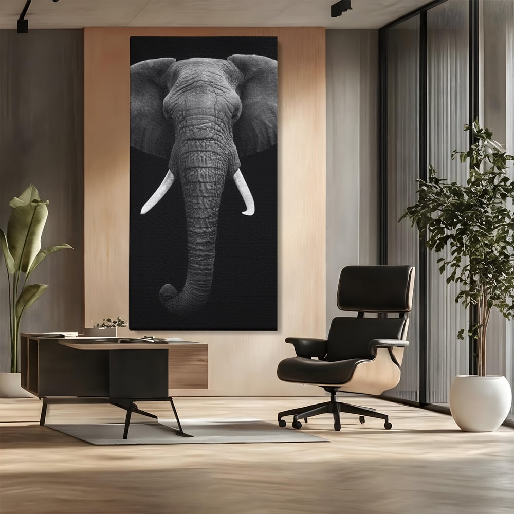 Tablou canvas cu tablou canvas cu cap de elefant, fara rama, pe sasiu de lemn, pe perete intr-un birou